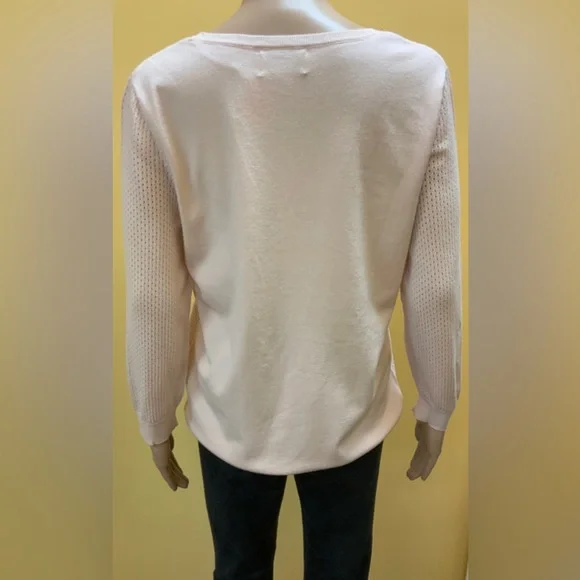 Elle - Picture 2 of 2